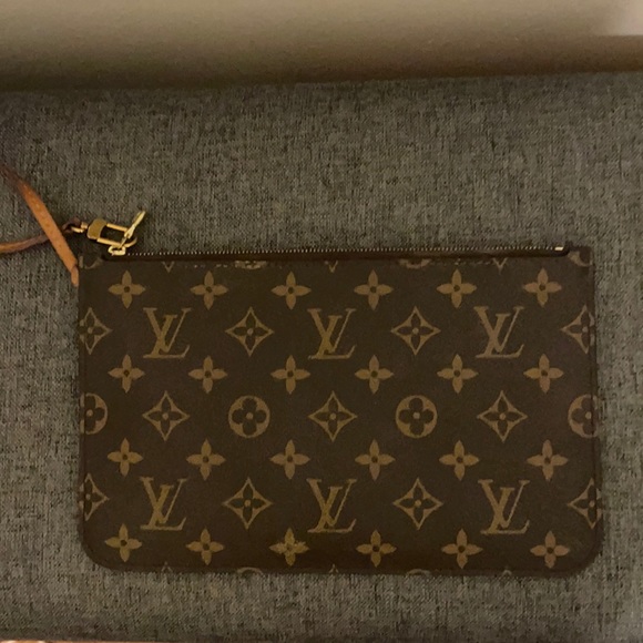 Louis Vuitton wristlet - Picture 2 of 6